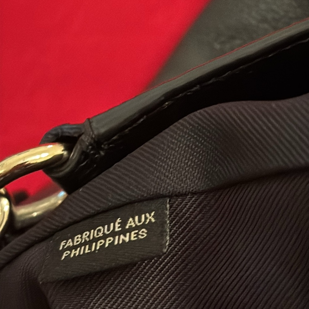 Coach classic black purse w/ optional unused shoulder strap; w/dust cloth (OLCC) - Picture 9 of 16